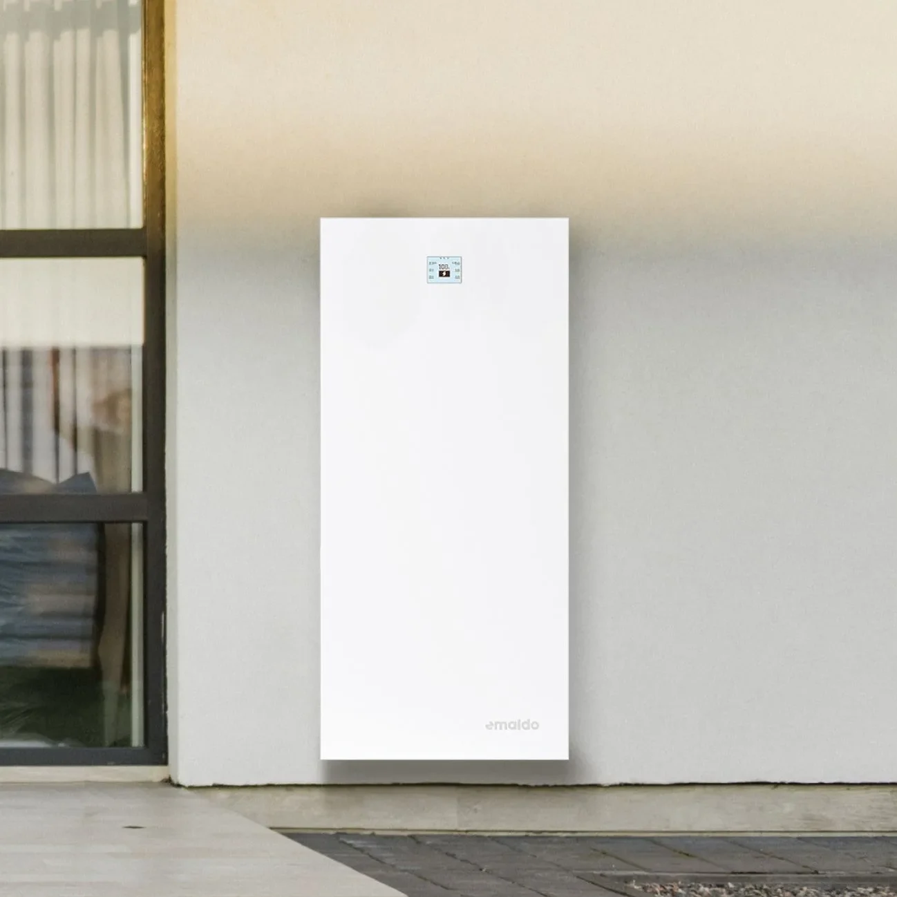 Elektriker Viggbyholm 38 emaldo power core outside with family mobile e1755944440589