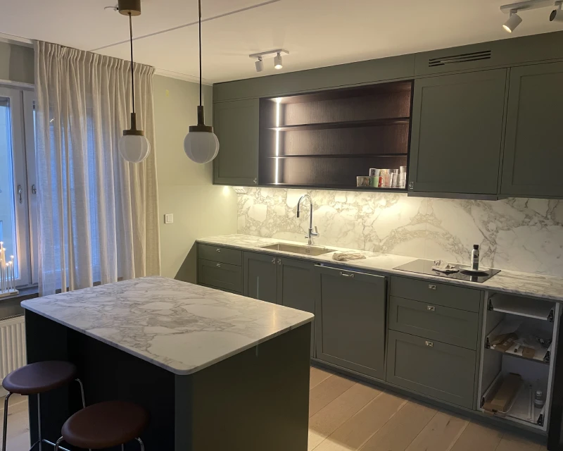 Renovering 2 Nyrenoverat kök i Täby med infälld elinstallation och eldragning utförd av behörig elektriker.
